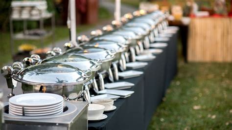 Dining Etiquette: How to Navigate a Buffet Line | HuffPost Contributor