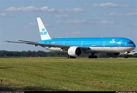 PH BVG KLM Royal Dutch Airlines Boeing 777 306ER Photo by Andrés