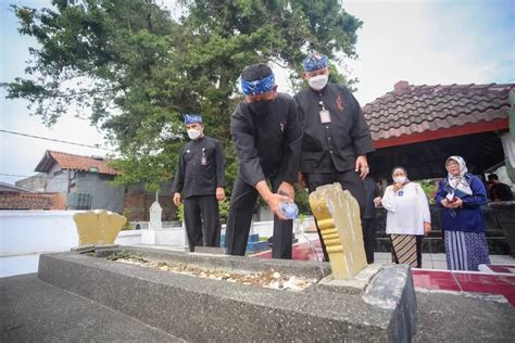 Jelang Hjkb Ke 212 Asn Pemkot Bandung Ziarah Ke Makam Para Pendahulu