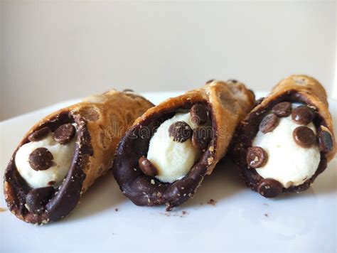 Cannoli Shells, Homemade Cannoli Stock Image - Image of fried, crispy ...