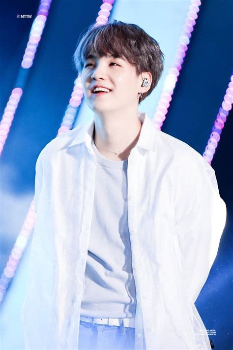 BXH idol Kpop hot nhất năm BTS và IU xâm chiếm thứ hạng cao duy nhất thành viên