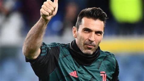 El Legendario Gianluigi Buffon Prolonga Su Contrato Con El Parma Hasta