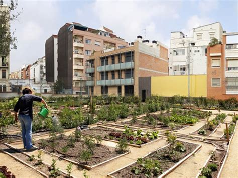 Plaça de la Farga Propostes per acabar amb la degradació de la pista