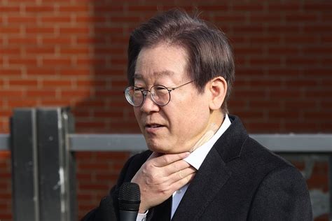 경찰 “습격범 이재명 대통령 되는 것 막으려 범행”