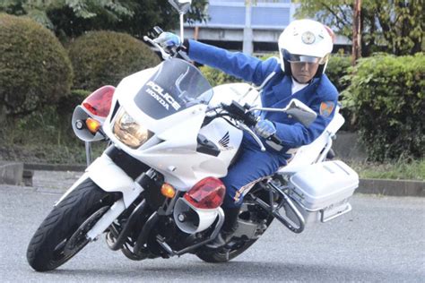 女性白バイ隊員・小俣あやめ巡査、神奈川県警初の日本一 安全運転競技大会 動画 カナロコ By 神奈川新聞