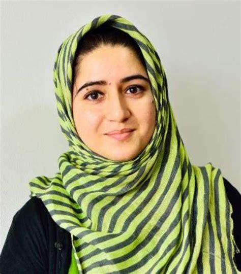 Kashmiri Girl Who ‘Wanted to be Pilot’ Bags Goenka Award » Kashmir.Today