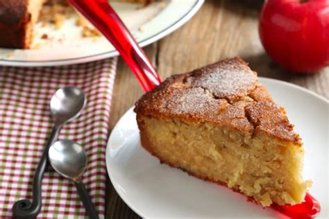 6 Top Applesauce Substitutes for Baking