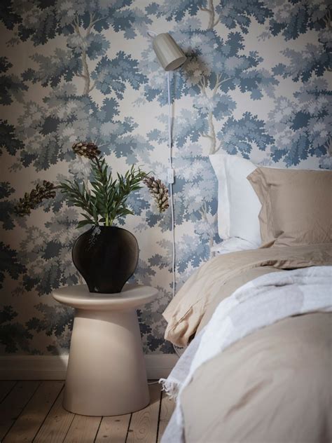 Bedroom with eye catching blue wall paper - COCO LAPINE DESIGNCOCO ...