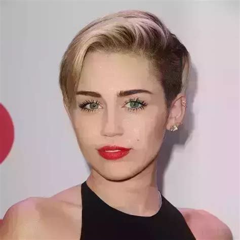 25 Miley Cyrus's Greatest Hairstyles Of All Time | Fabbon