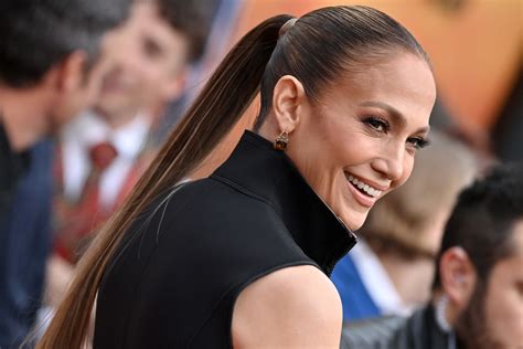 Jennifer Lopez Debuts Bold Hair Transformation in New Selfies - Parade