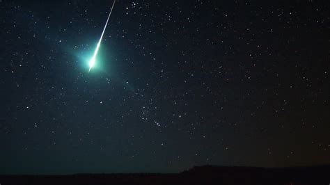 Scia Luminosa Solca I Cieli D Italia Bolide Avvistato Da Migliaia Di