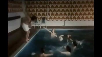 mujer perdió ropa tratando de esconderse XVIDEOS