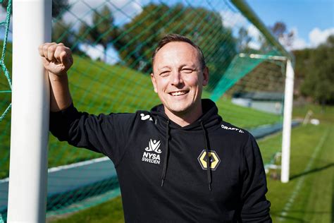 Lev Som Ett Fotbollsproffs Och Studera Samtidigt Ungdomsfotboll Se