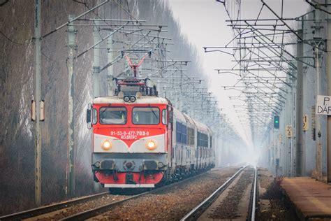 Un Tren De C L Tori A Luat Foc La Oradea I A Ars Complet Video