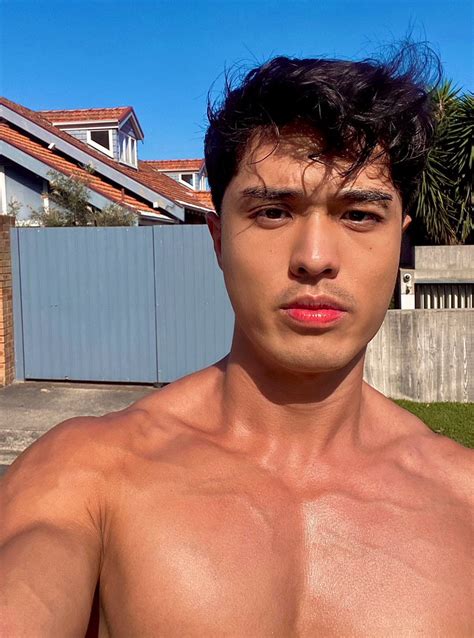 Hot Dudes Good Mood On Twitter RT Ethanxxxoffic Thats Hot