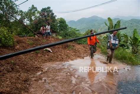 Bpbd Lebak Siap Siaga Hadapi Bencana Alam Republika Online