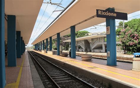 Fischio Fortissimo Poi Una Botta Tremenda Treno Investe E Uccide