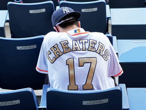 Yankees Vs Astros Fans Taunt Houston For Sign Stealing Scandal