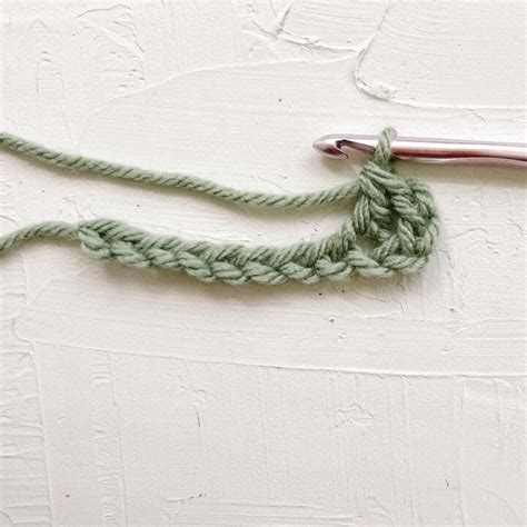 How to Double Crochet (dc) for Beginners (And Fix Mistakes)