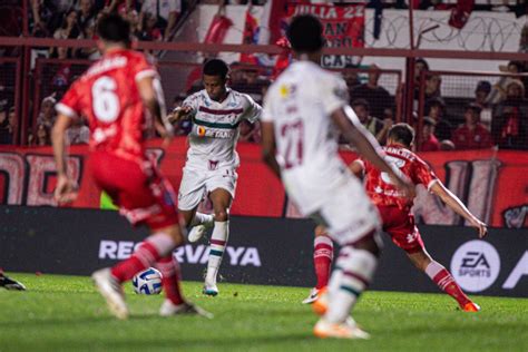 Imagem Forte Jogador Do Argentinos Juniors Quebra Perna