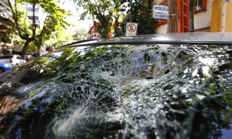 M Dica Tem Carro Atingido Por Pedra Ao Passar Pela Autoestrada Lagoa