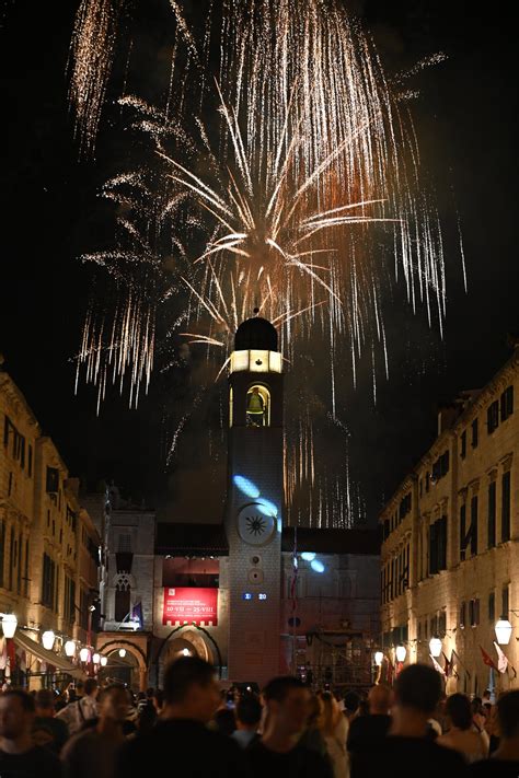 Dubrovački Pogledajte kako je izgledao vatromet povodom otvaranja 75