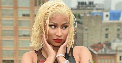 Nicki Minaj N Pritje T F Mij S S Par V N Pah Barkun E Rrumbullakosur E Veshur Me Bikini