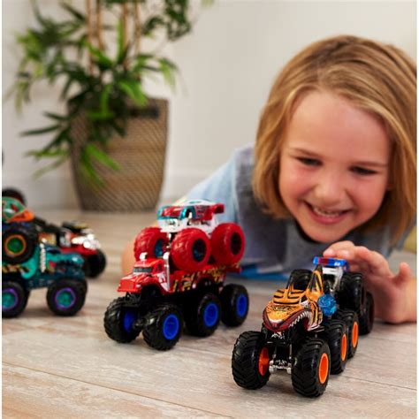 Hot Wheels Monster Trucks 6 колесный грузовик 1 64 Bone Shaker HWN89 артикул HWN86 HWN89