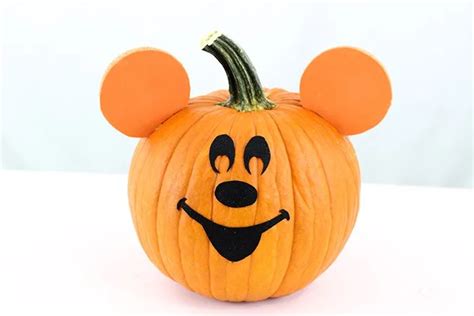 DIY Mickey Mouse Pumpkin | Cutefetti