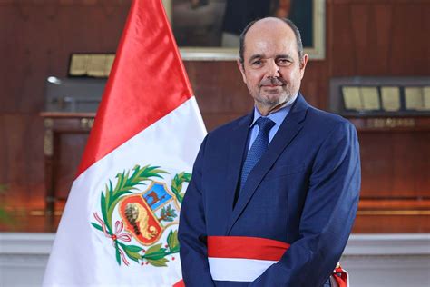 Perfil de Luis Helguero González nuevo ministro de Comercio Exterior y