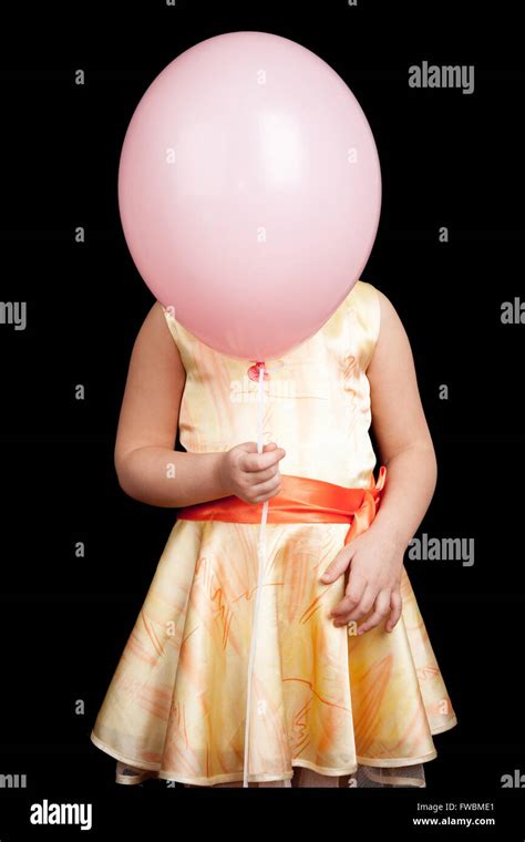 Petite Fille Avec Ballon Banque De Photographies Et Dimages à Haute