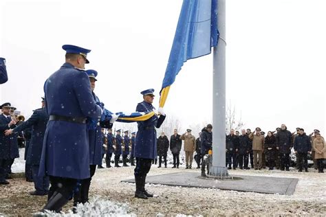 Podizanjem Zastave Na Humu Po Elo Obilje Avanje Dana Dr Avnosti Bih