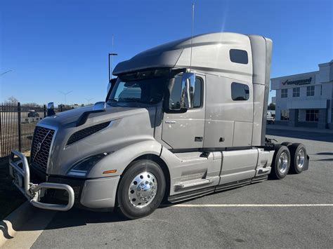 2023 VOLVO VNL64T760 - Vanguard Truck Centers