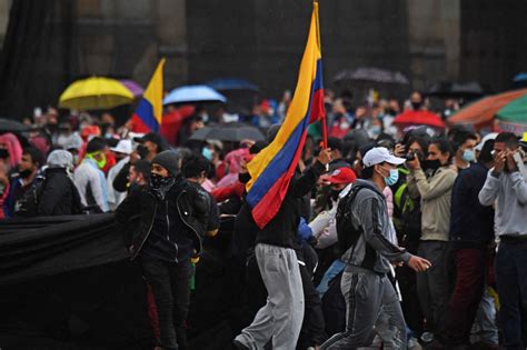 Colombia Miles De Personas Protestaron En Las Calles Contra La Reforma