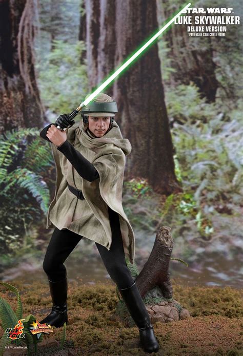 Hot Toys Luke Skywalker Deluxe Version Has All The Accessories