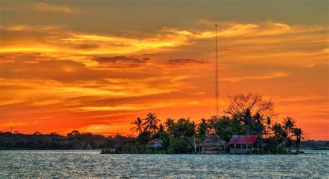 Isla De Santa B Rbara En El Lago Pet N Itz En Flores Guatemala Foto