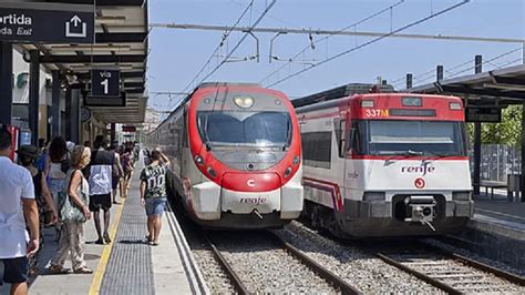 Renfe ha emitido 362 000 abonos gratuitos de Cercanías y Media