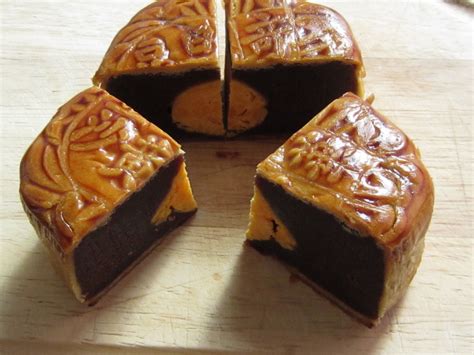 Chinese Red Bean Paste Moon Cake With Egg Yolk