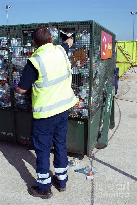 Recycling Centre By Mark Williamsonscience Photo Library