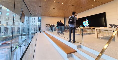 19 Photos Of Apples New Vancouver Flagship Store At Pacific Centre