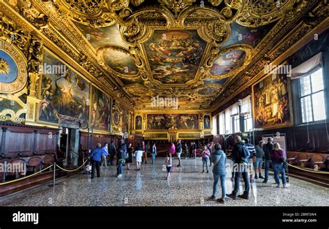 Palazzo ducale interior hi-res stock photography and images - Alamy