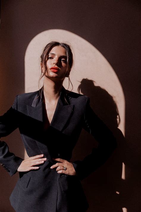 Emily Ratajkowski Pretty Face Hot Celebs Home