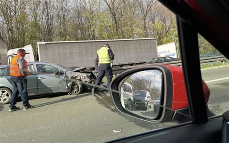 Lan Ani Sudar Na Auto Putu Kod Zemuna U Sudaru U Estovalo Pet Vozila