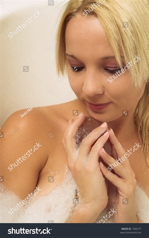 Nude Woman Bath Foto Stok 1495277 Shutterstock