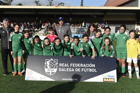 Real Federación Galega de Fútbol Dumbría e Cee gozan do Campionato