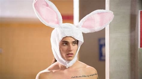 Nonton Glee Season 4 Episode 12 Naked Di Disney Hotstar