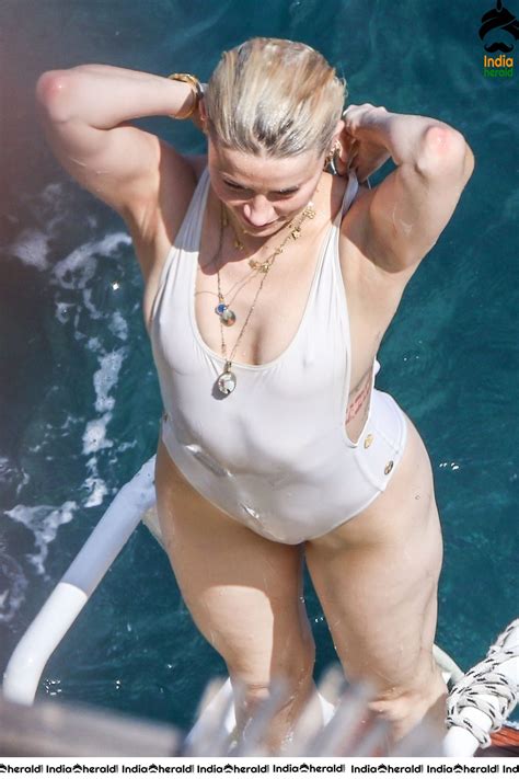 Amber Heard Sexposing In Bikini On The Amalfi Coast Of Ital