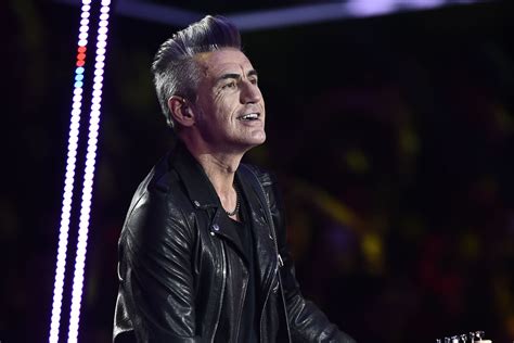 Ligabue Annuncia Un Tour Di 31 Date Nei Teatri