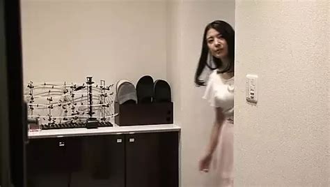 Japanisches dünnes mädchen mit dildo gefickt dann schwanz creampie