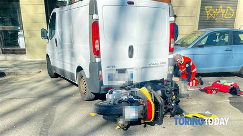 Incidente A Torino Scontro Tra Uno Scooter E Un Furgone Morto